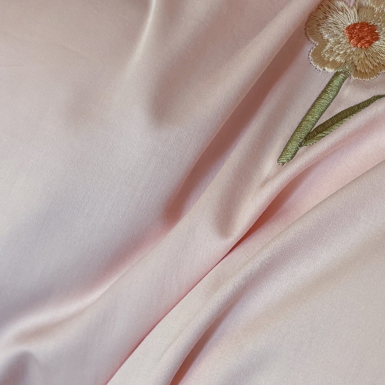 91家纺网 家纺一手货源 找家纺 合欢（原天一阁） 2026春夏新款50s双股长绒棉100支刺绣全棉纯棉四件套礼盒装 花颜-暖心粉