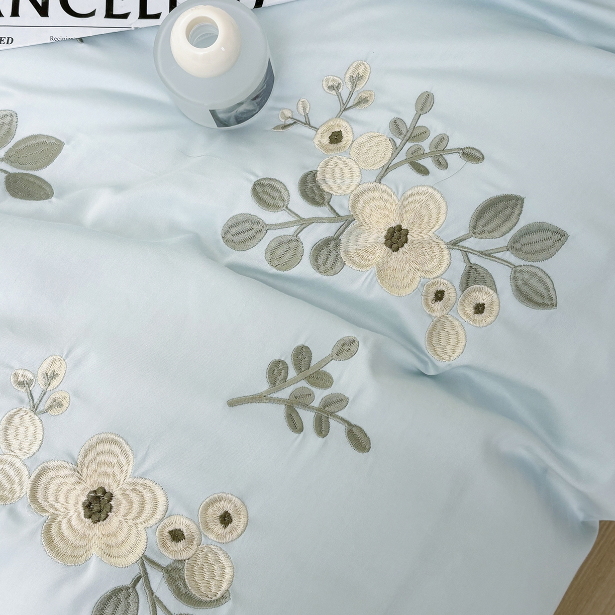 91家纺网 家纺一手货源 找家纺 合欢（原天一阁） 2026春夏新款50s双股长绒棉100支刺绣全棉纯棉四件套礼盒装 清欢-水军蓝