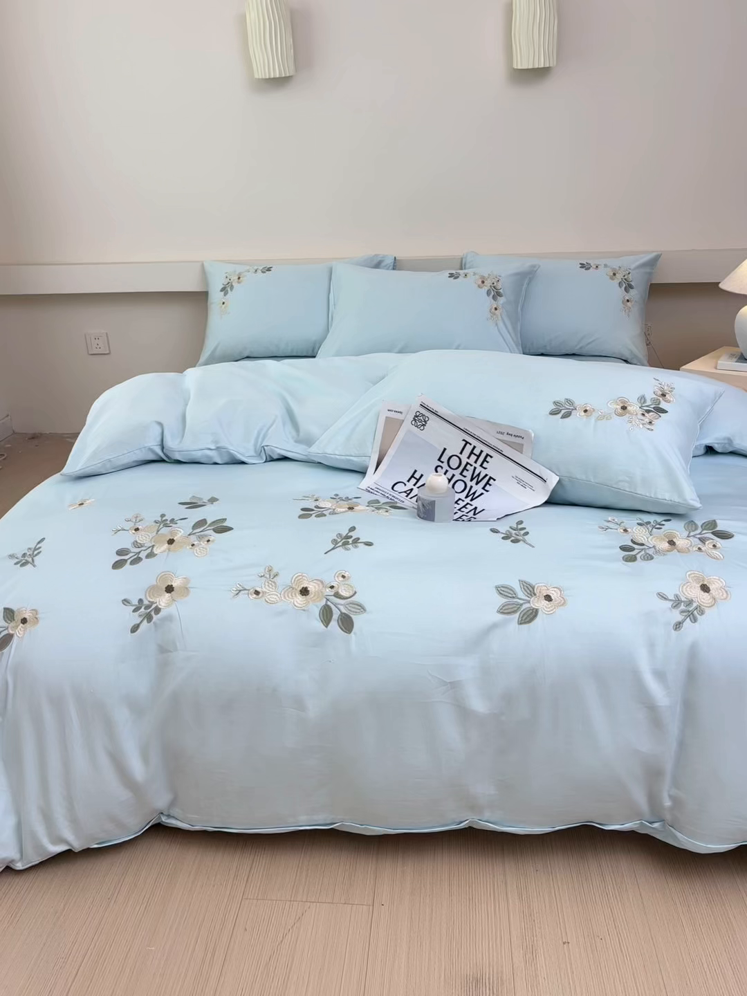 91家纺网 家纺一手货源 找家纺 合欢（原天一阁） 2026春夏新款50s双股长绒棉100支刺绣全棉纯棉四件套礼盒装 花颜-水军蓝