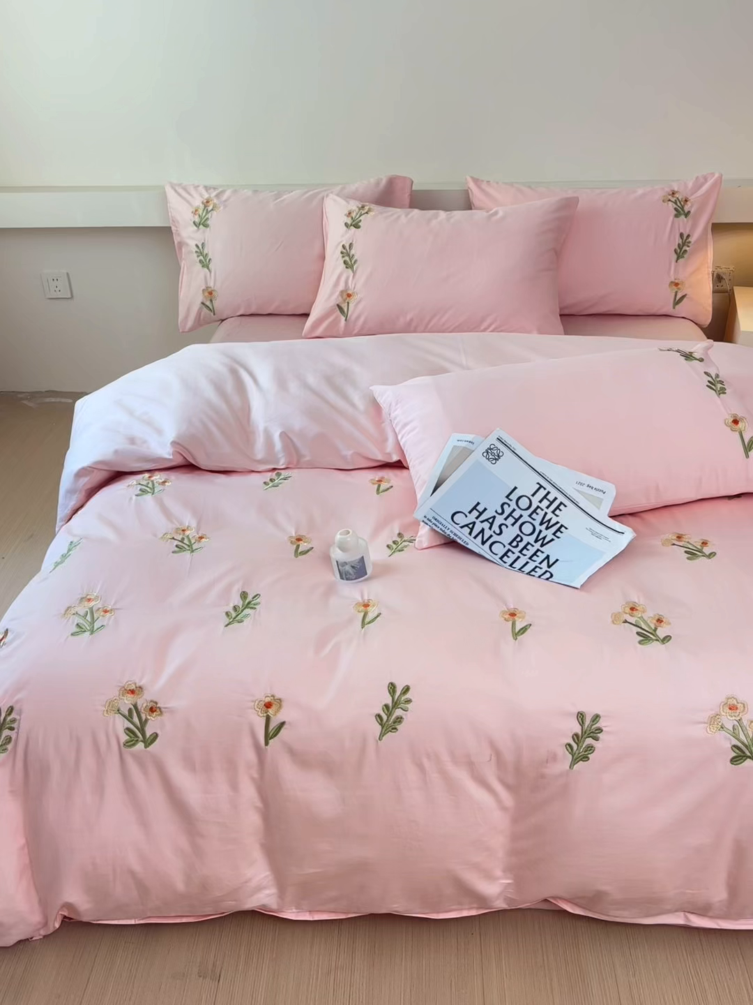 91家纺网 家纺一手货源 找家纺 合欢（原天一阁） 2026春夏新款50s双股长绒棉100支刺绣全棉纯棉四件套礼盒装 花颜-暖心粉