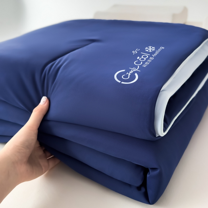 91家纺网 家纺一手货源 找家纺 蓝雀翎 2026新款凉感丝抗菌夏被 深睡蓝