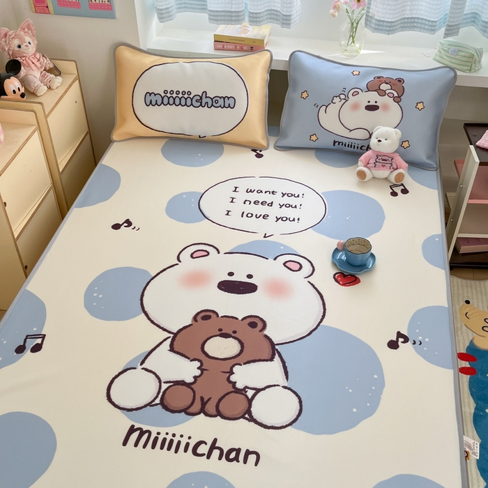 91家纺网 家纺一手货源 找家纺 桃子家居 2026新款正版授权miiiiichan大版数码印花1200D凉席三件套平铺床笠 冰感席miiiiichan-蓝色波点熊