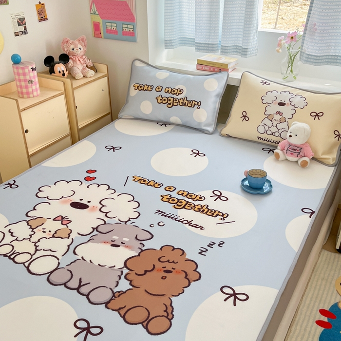 91家纺网 家纺一手货源 找家纺 桃子家居 2026新款正版授权miiiiichan大版数码印花1200D凉席三件套平铺床笠 冰感席miiiiichan-点点泡芙狗