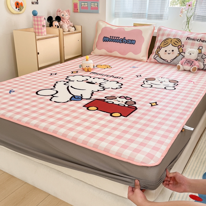 91家纺网 家纺一手货源 找家纺 桃子家居 2026新款正版授权miiiiichan大版数码印花1200D凉席三件套平铺床笠 冰感席miiiiichan-狗狗乐园