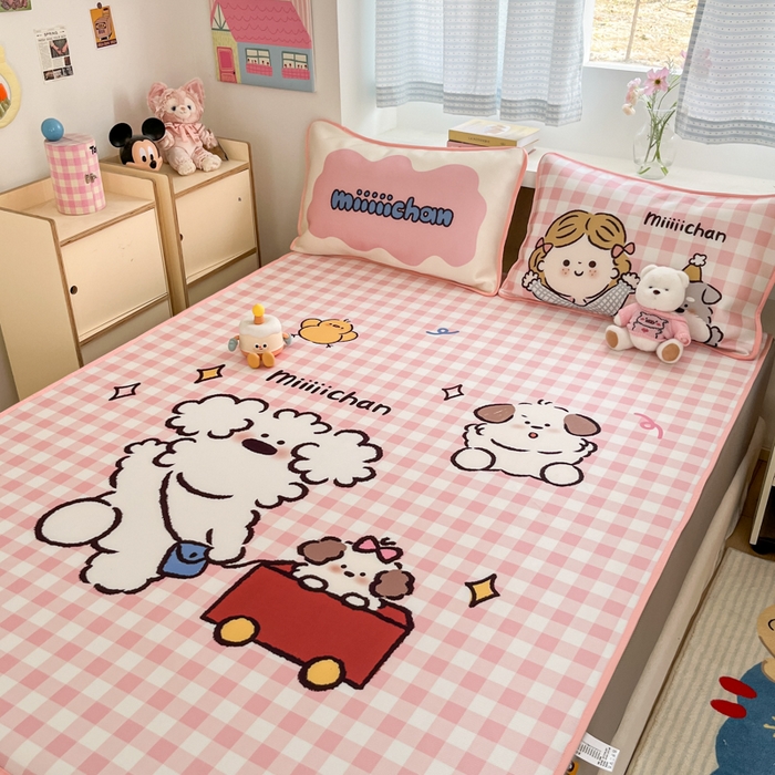 91家纺网 家纺一手货源 找家纺 桃子家居 2026新款正版授权miiiiichan大版数码印花1200D凉席三件套平铺床笠 冰感席miiiiichan-狗狗乐园