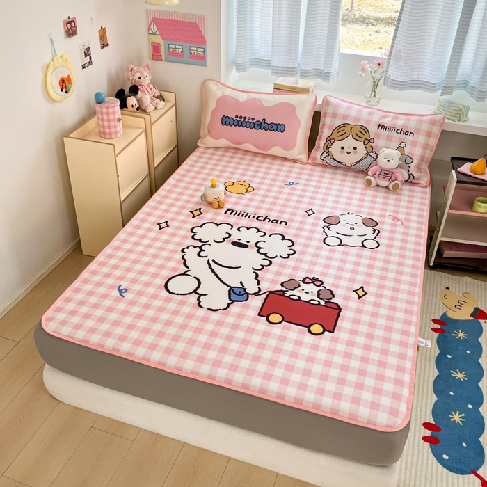 91家纺网 家纺一手货源 找家纺 桃子家居 2026新款正版授权miiiiichan大版数码印花1200D凉席三件套平铺床笠 冰感席miiiiichan-狗狗乐园