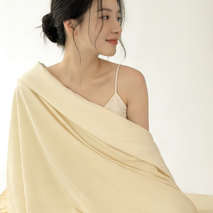 91家纺网 家纺一手货源 找家纺 蓝雀翎 2026新款凉感丝抗菌夏被 朦胧黄