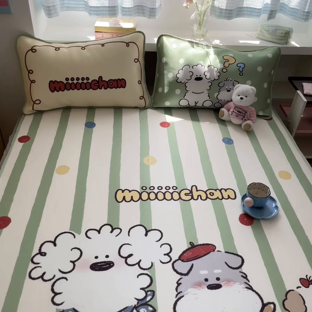 91家纺网 家纺一手货源 找家纺 桃子家居 2026新款正版授权miiiiichan大版数码印花1200D凉席三件套平铺床笠 冰感席miiiiichan-绿彩色波点狗