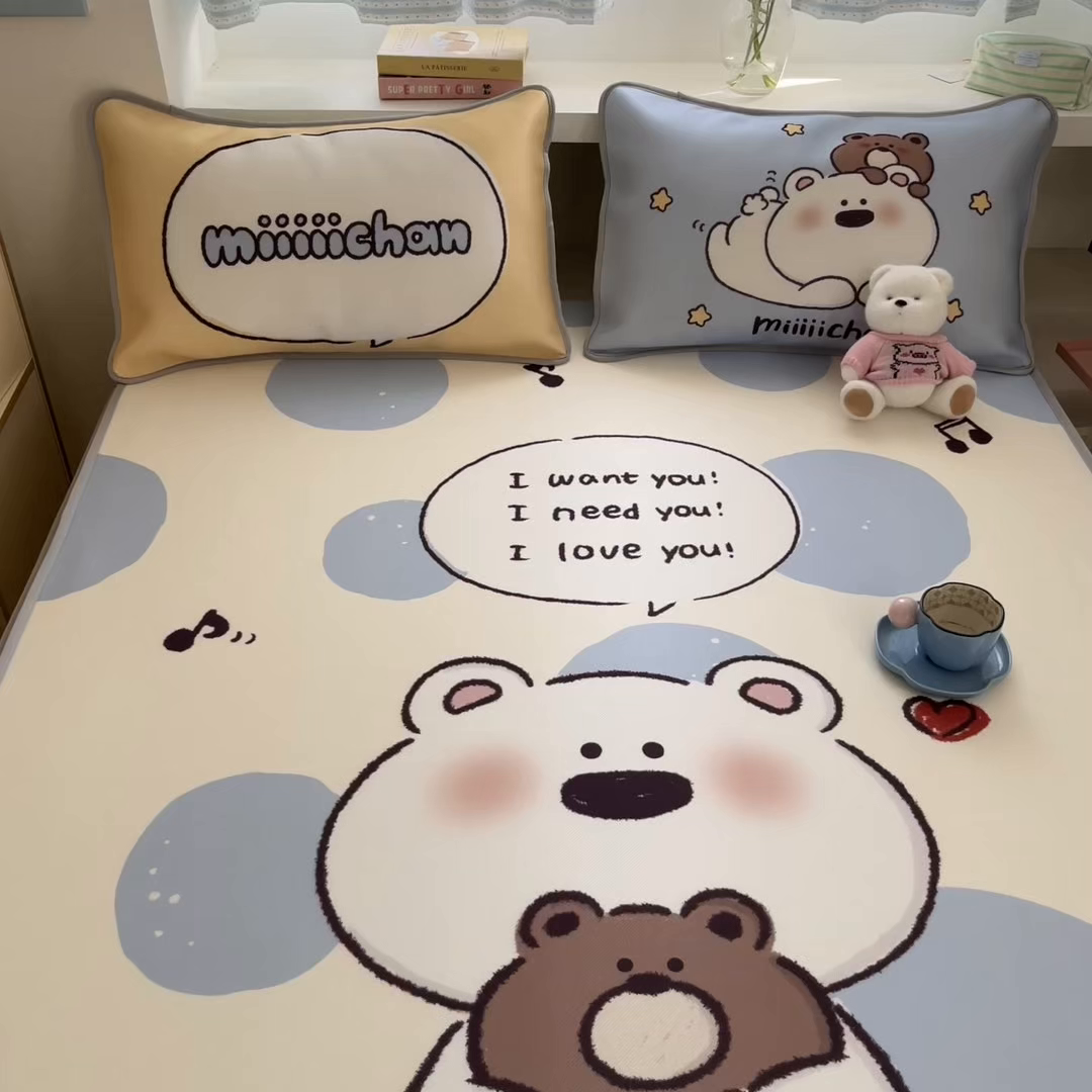 91家纺网 家纺一手货源 找家纺 桃子家居 2026新款正版授权miiiiichan大版数码印花1200D凉席三件套平铺床笠 冰感席miiiiichan-蓝色波点熊