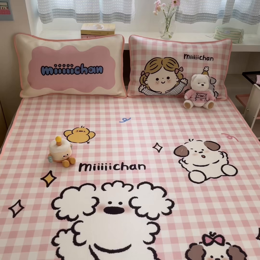 91家纺网 家纺一手货源 找家纺 桃子家居 2026新款正版授权miiiiichan大版数码印花1200D凉席三件套平铺床笠 冰感席miiiiichan-狗狗乐园