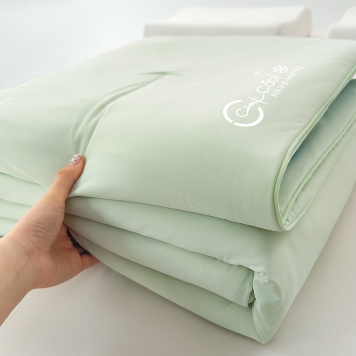 91家纺网 家纺一手货源 找家纺 蓝雀翎 2026新款凉感丝抗菌夏被 浅水绿