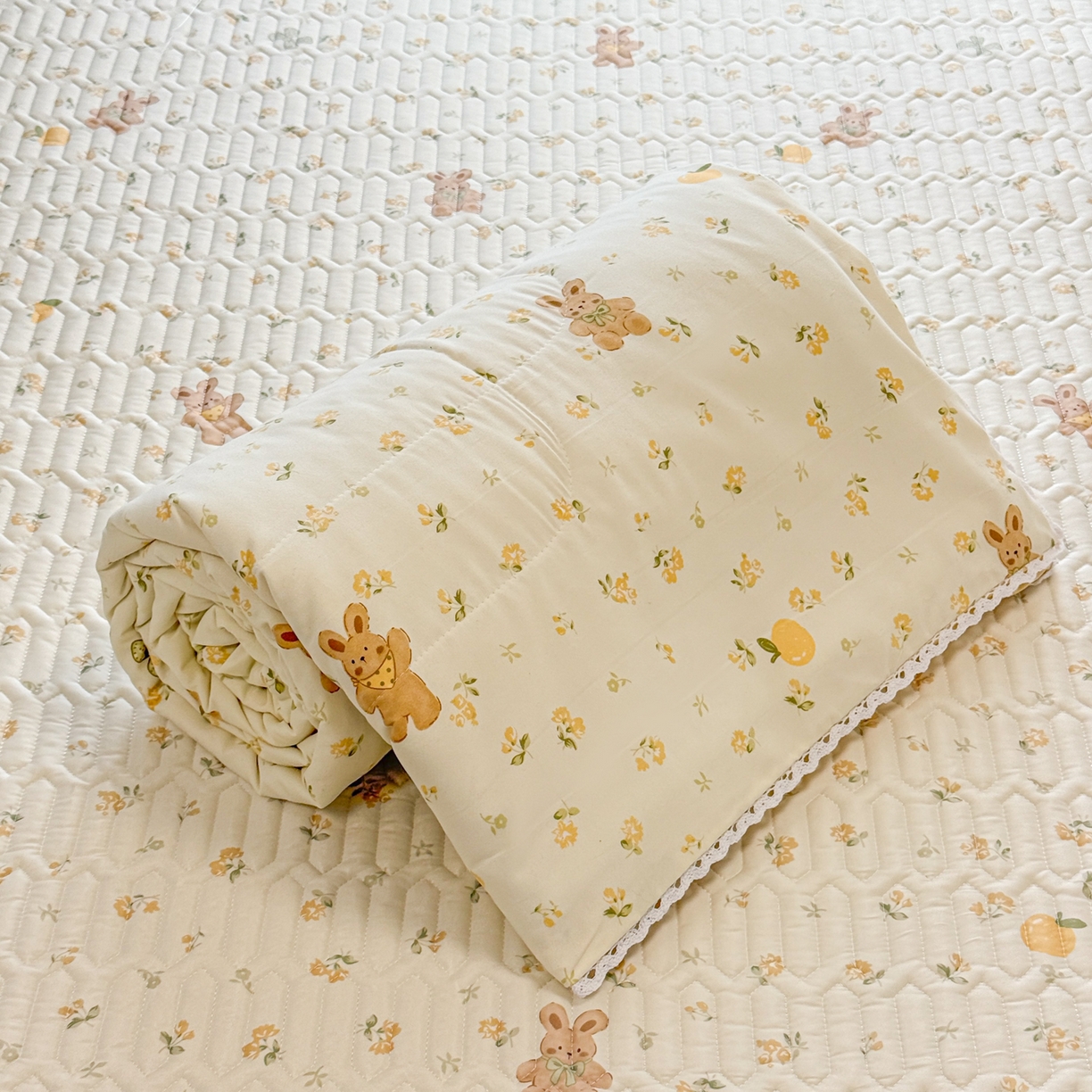 91家纺网 家纺一手货源 找家纺 慕尚家纺 2026新款乳胶凉席夏被空调被夏凉被套装组合 元气小熊