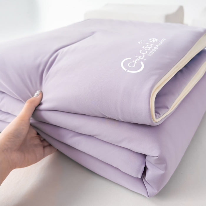 91家纺网 家纺一手货源 找家纺 蓝雀翎 2026新款凉感丝抗菌夏被 柔云紫