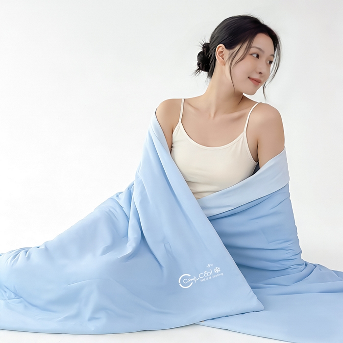 91家纺网 家纺一手货源 找家纺 蓝雀翎 2026新款凉感丝抗菌夏被 天空蓝