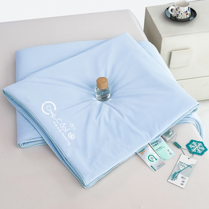 91家纺网 家纺一手货源 找家纺 蓝雀翎 2026新款凉感丝抗菌夏被 天空蓝