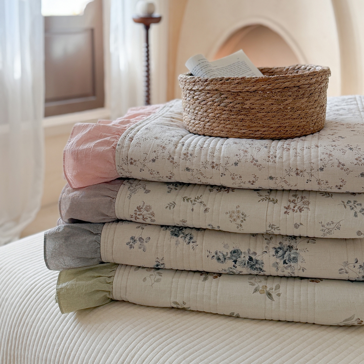 91家纺网 家纺一手货源 找家纺 （总）漫调家纺 2026春夏新品双面棉麻法式荷叶边高温水洗夏被可配夏被四件套床单床盖四件套（夏被四件套咨询微信）