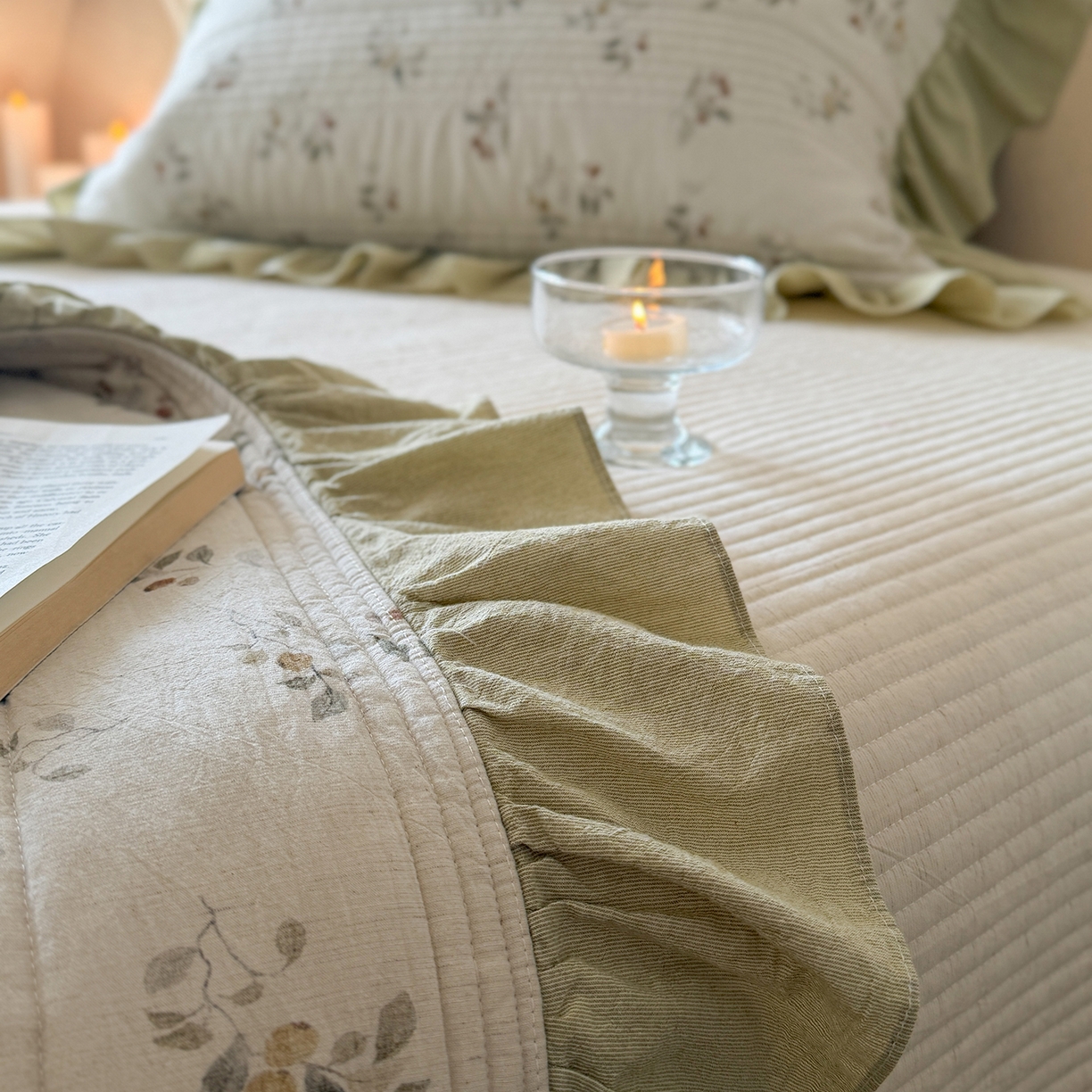 91家纺网 家纺一手货源 找家纺 漫调家纺 2026春夏新品双面棉麻法式荷叶边高温水洗夏被可配夏被四件套床单床盖四件套 青枝野果