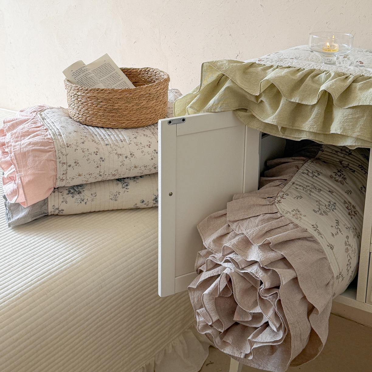 91家纺网 家纺一手货源 找家纺 漫调家纺 2026春夏新品双面棉麻法式荷叶边高温水洗夏被可配夏被四件套床单床盖四件套 组合