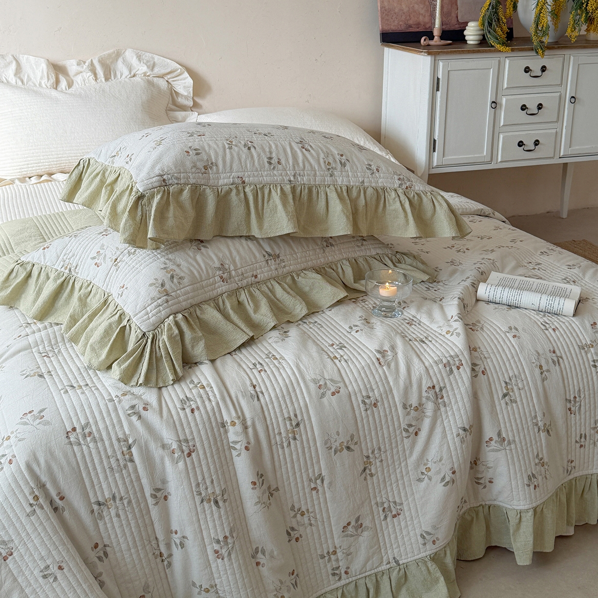 91家纺网 家纺一手货源 找家纺 漫调家纺 2026春夏新品双面棉麻法式荷叶边高温水洗夏被可配夏被四件套床单床盖四件套 青枝野果