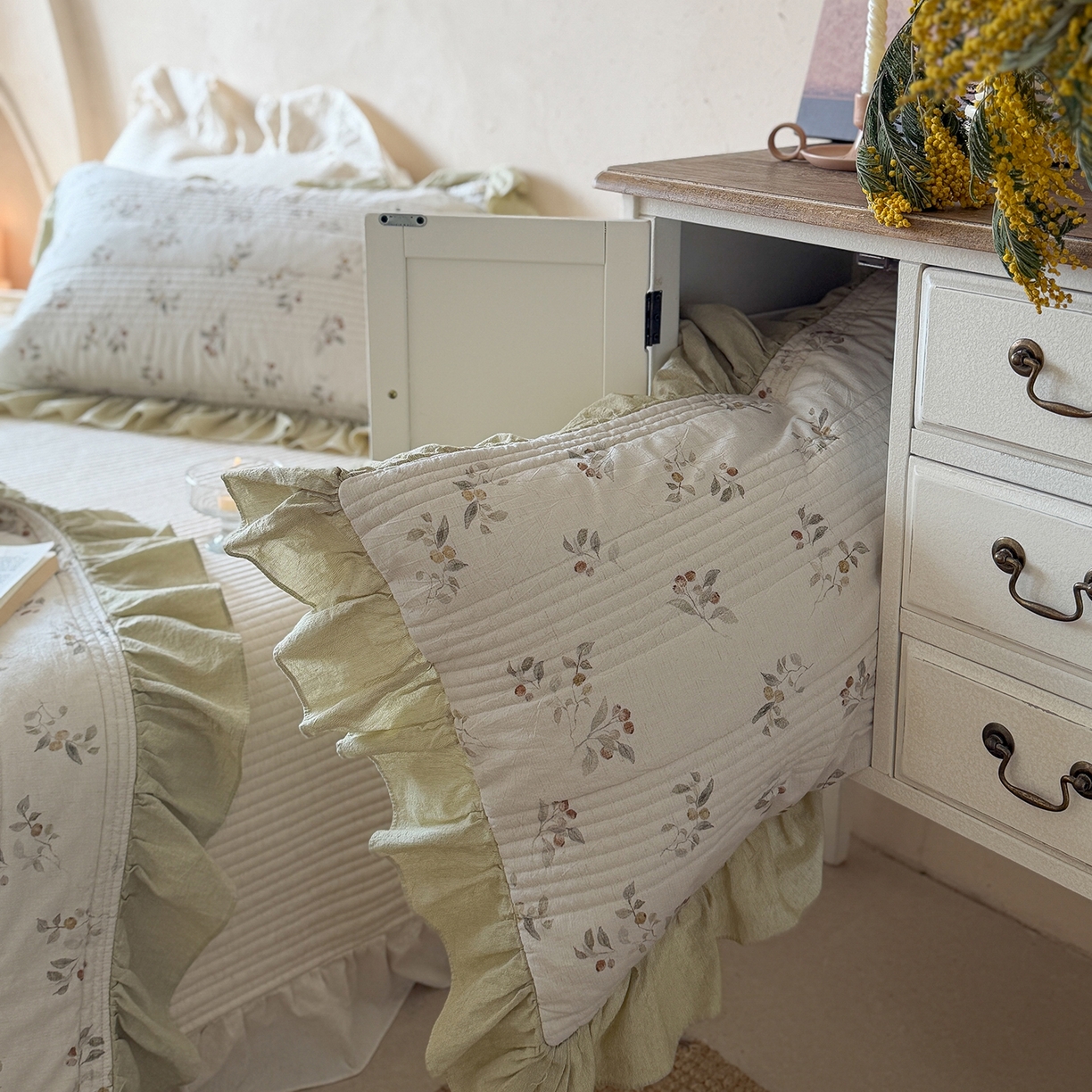 91家纺网 家纺一手货源 找家纺 漫调家纺 2026春夏新品双面棉麻法式荷叶边高温水洗夏被可配夏被四件套床单床盖四件套 青枝野果