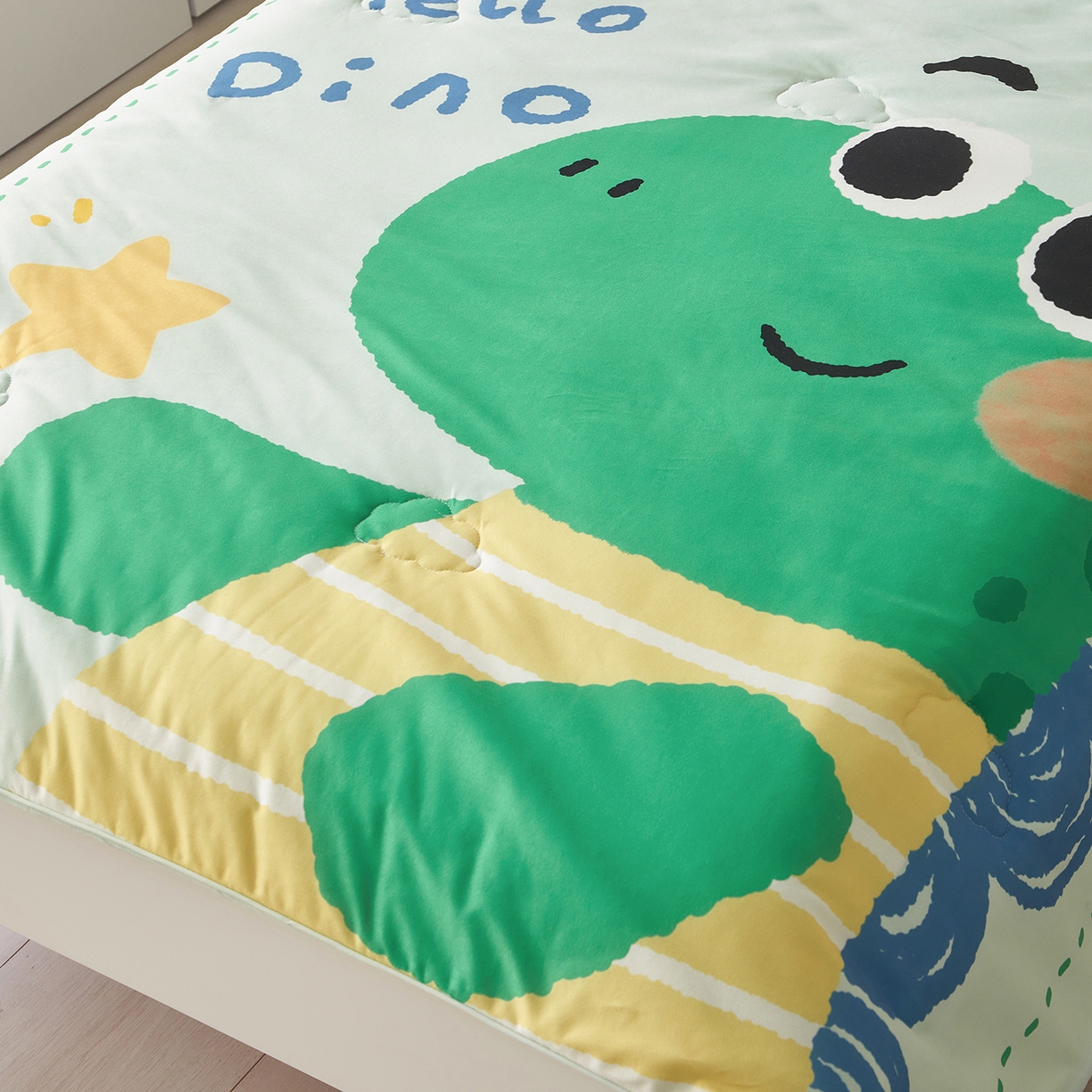 91家纺网 家纺一手货源 找家纺 荷马之梦 2026新款凉凉萌宠—原创卡通针织凉感山茶蚕丝儿童双感夏被夏凉被空调被 恐龙哈尔