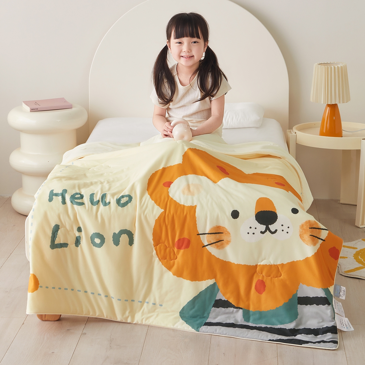 91家纺网 家纺一手货源 找家纺 荷马之梦 2026新款凉凉萌宠—原创卡通针织凉感山茶蚕丝儿童双感夏被夏凉被空调被 小狮子王