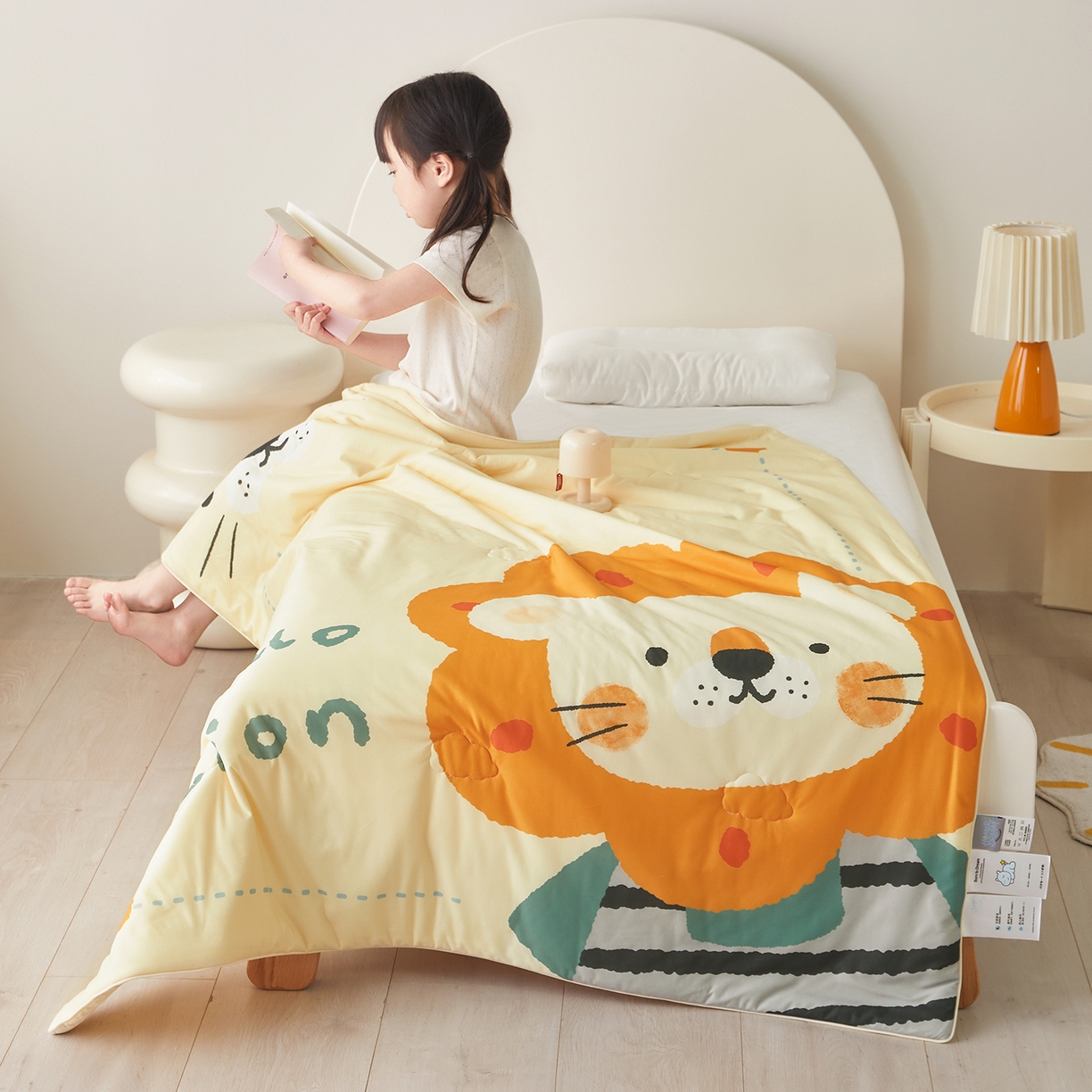 91家纺网 家纺一手货源 找家纺 荷马之梦 2026新款凉凉萌宠—原创卡通针织凉感山茶蚕丝儿童双感夏被夏凉被空调被 小狮子王