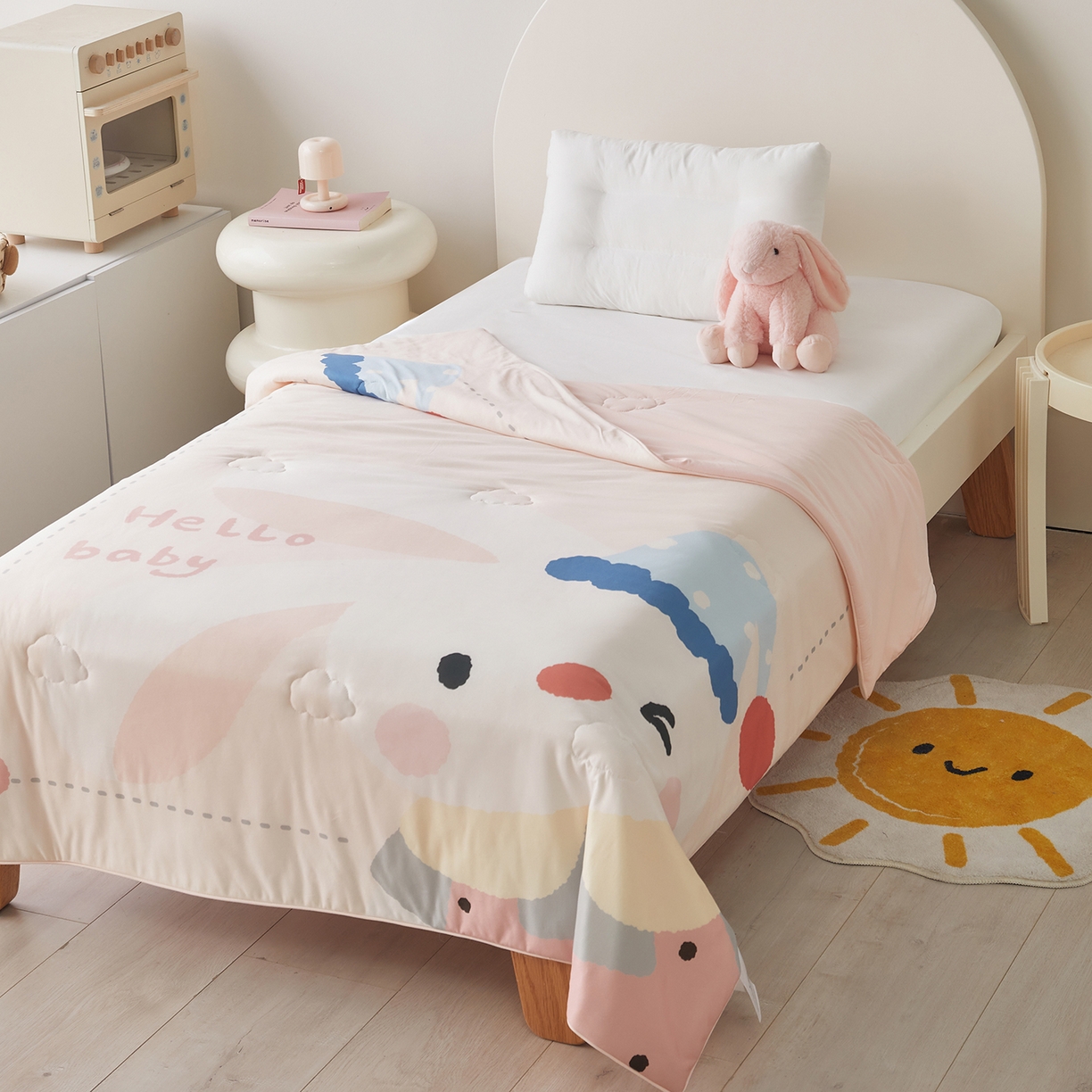 91家纺网 家纺一手货源 找家纺 荷马之梦 2026新款凉凉萌宠—原创卡通针织凉感山茶蚕丝儿童双感夏被夏凉被空调被 小兔贝贝