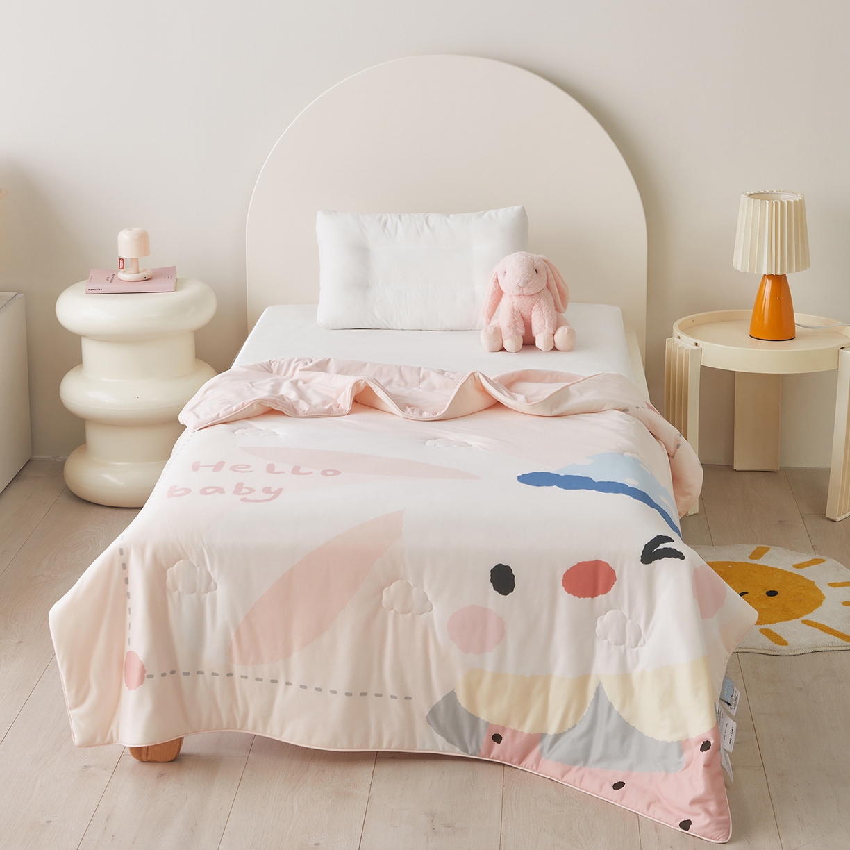 91家纺网 家纺一手货源 找家纺 荷马之梦 2026新款凉凉萌宠—原创卡通针织凉感山茶蚕丝儿童双感夏被夏凉被空调被 小兔贝贝