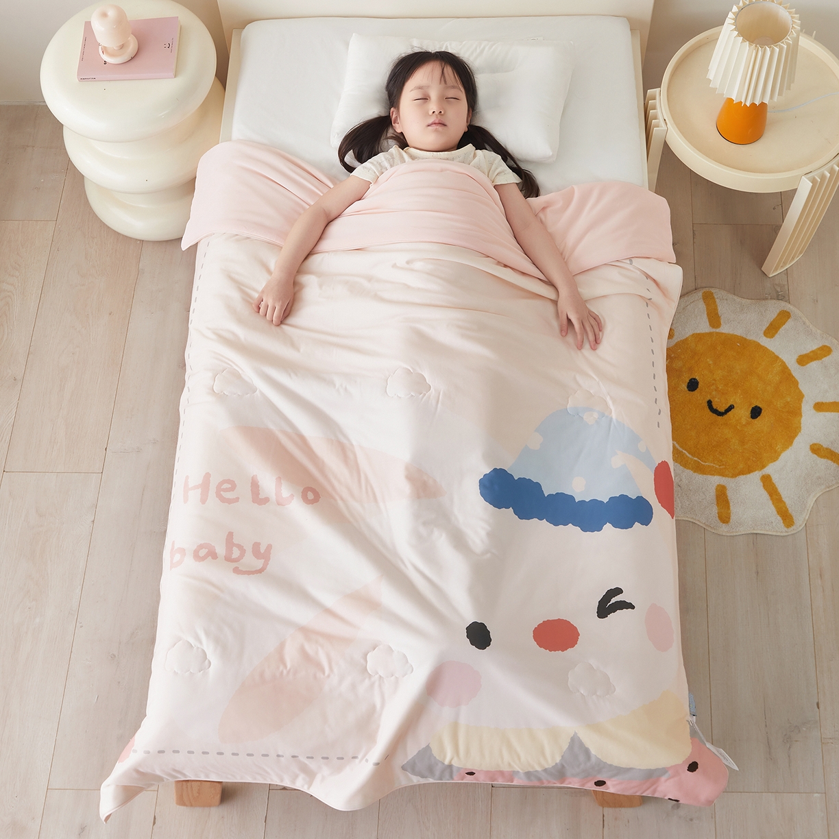 91家纺网 家纺一手货源 找家纺 荷马之梦 2026新款凉凉萌宠—原创卡通针织凉感山茶蚕丝儿童双感夏被夏凉被空调被 小兔贝贝