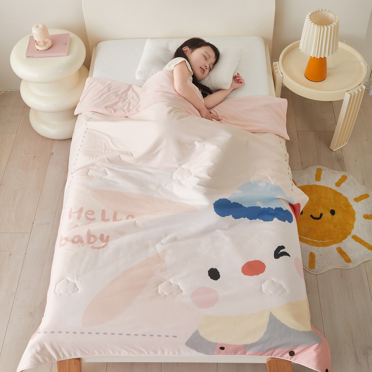 91家纺网 家纺一手货源 找家纺 荷马之梦 2026新款凉凉萌宠—原创卡通针织凉感山茶蚕丝儿童双感夏被夏凉被空调被 小兔贝贝