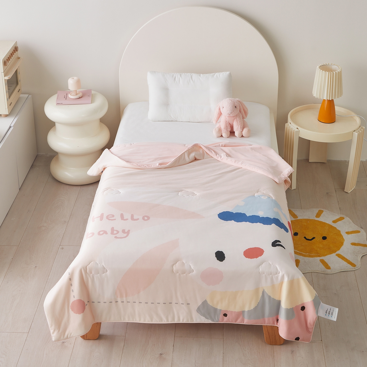 91家纺网 家纺一手货源 找家纺 荷马之梦 2026新款凉凉萌宠—原创卡通针织凉感山茶蚕丝儿童双感夏被夏凉被空调被 小兔贝贝