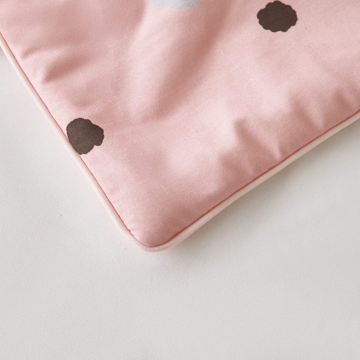 91家纺网 家纺一手货源 找家纺 荷马之梦 2026新款凉凉萌宠—原创卡通针织凉感山茶蚕丝儿童双感夏被夏凉被空调被 小兔贝贝