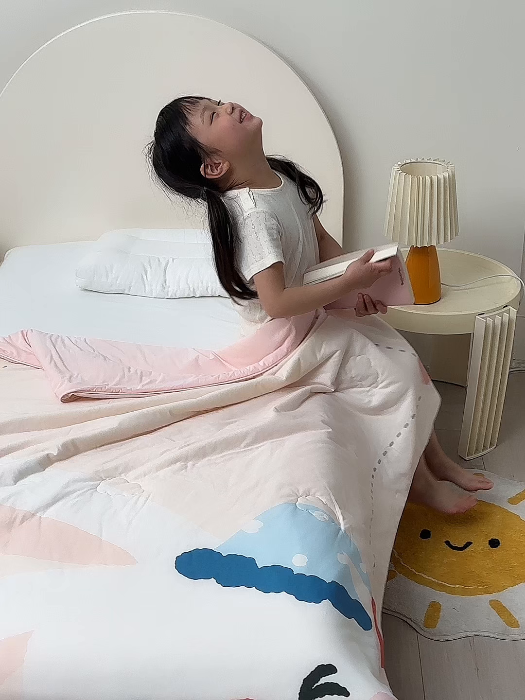 91家纺网 家纺一手货源 找家纺 荷马之梦 2026新款凉凉萌宠—原创卡通针织凉感山茶蚕丝儿童双感夏被夏凉被空调被 小兔贝贝