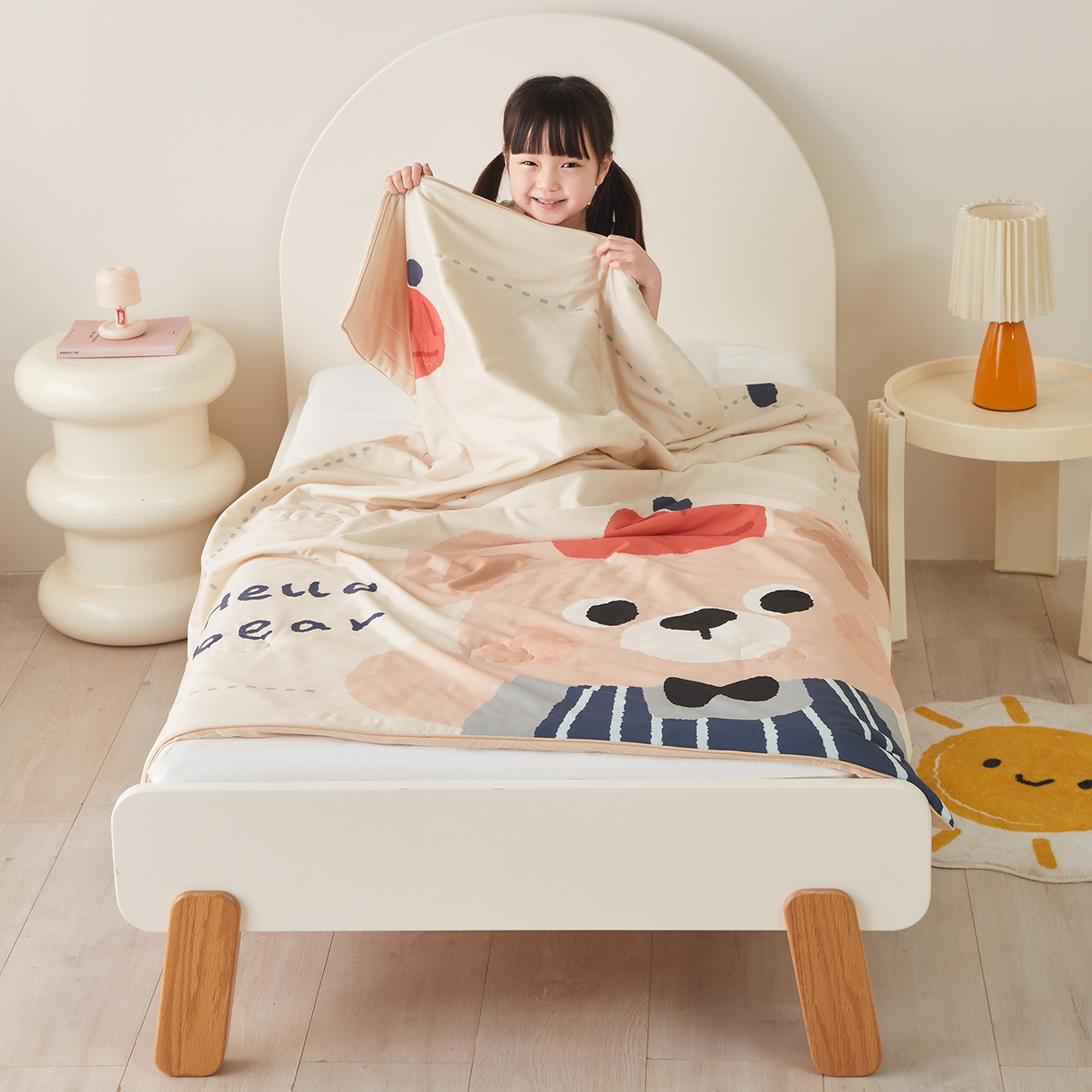 91家纺网 家纺一手货源 找家纺 荷马之梦 2026新款凉凉萌宠—原创卡通针织凉感山茶蚕丝儿童双感夏被夏凉被空调被 小熊卢卡