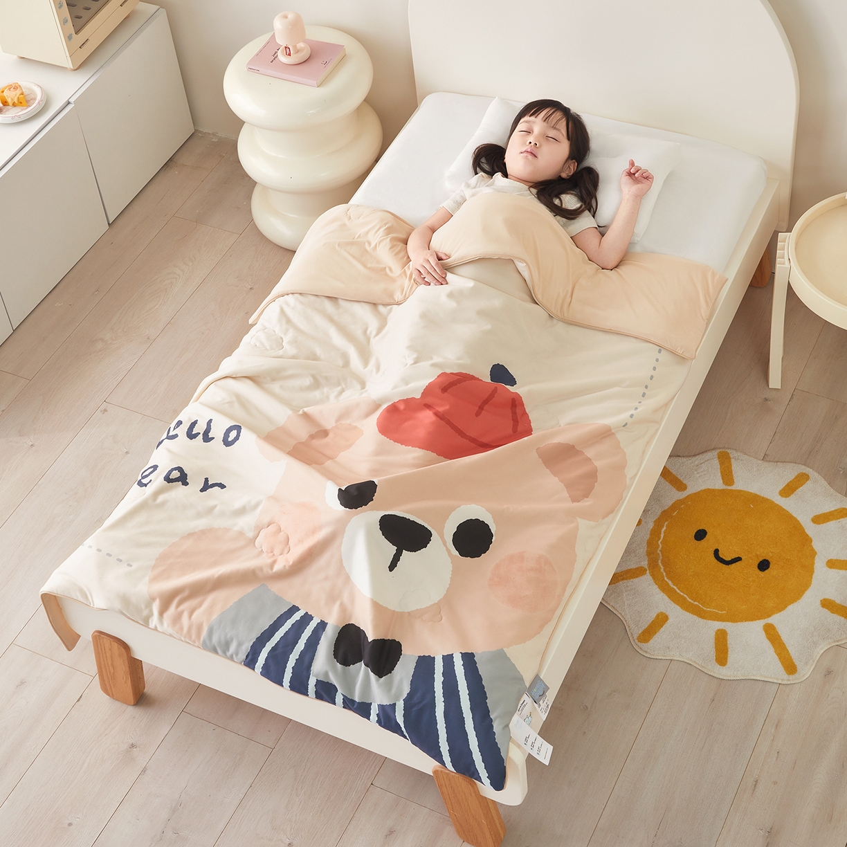 91家纺网 家纺一手货源 找家纺 荷马之梦 2026新款凉凉萌宠—原创卡通针织凉感山茶蚕丝儿童双感夏被夏凉被空调被 小熊卢卡