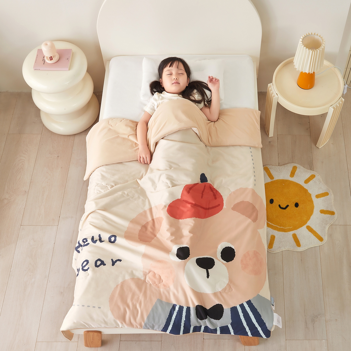 91家纺网 家纺一手货源 找家纺 荷马之梦 2026新款凉凉萌宠—原创卡通针织凉感山茶蚕丝儿童双感夏被夏凉被空调被 小熊卢卡