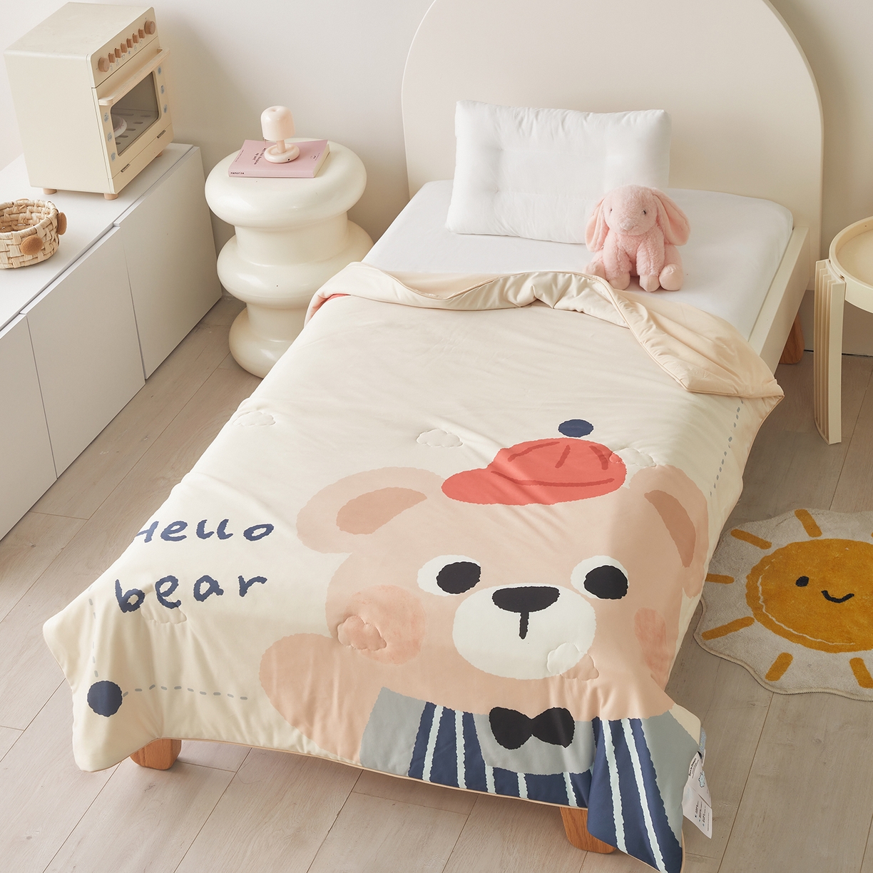 91家纺网 家纺一手货源 找家纺 荷马之梦 2026新款凉凉萌宠—原创卡通针织凉感山茶蚕丝儿童双感夏被夏凉被空调被 小熊卢卡