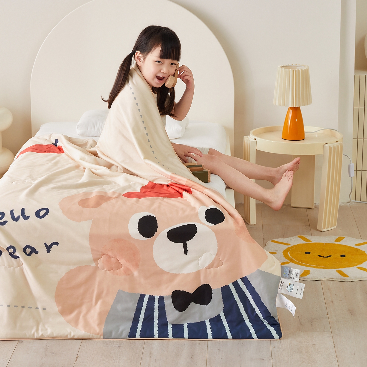 91家纺网 家纺一手货源 找家纺 荷马之梦 2026新款凉凉萌宠—原创卡通针织凉感山茶蚕丝儿童双感夏被夏凉被空调被 小熊卢卡