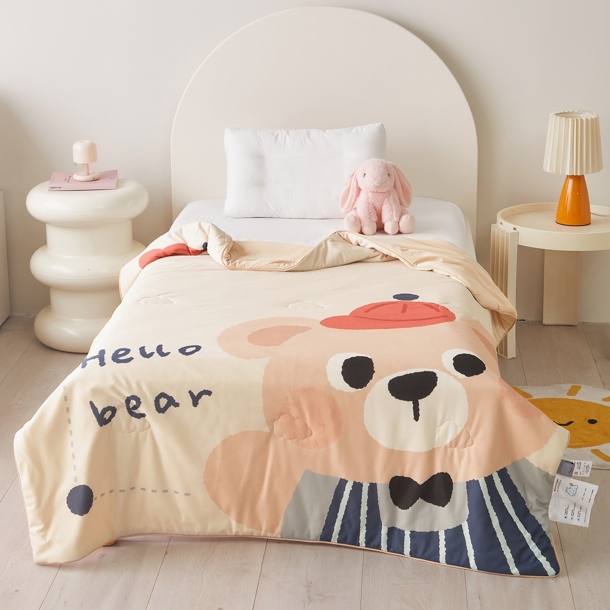 91家纺网 家纺一手货源 找家纺 荷马之梦 2026新款凉凉萌宠—原创卡通针织凉感山茶蚕丝儿童双感夏被夏凉被空调被 小熊卢卡