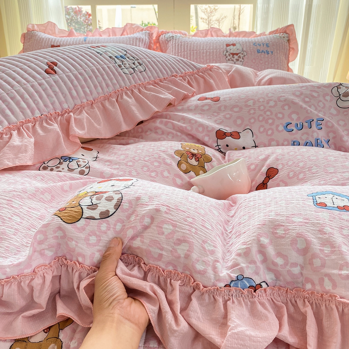 91家纺网 家纺一手货源 找家纺 眠势力 2026新款韩版双层纱花边被套云感皱皱纱被罩带花边 哈喽猫咪