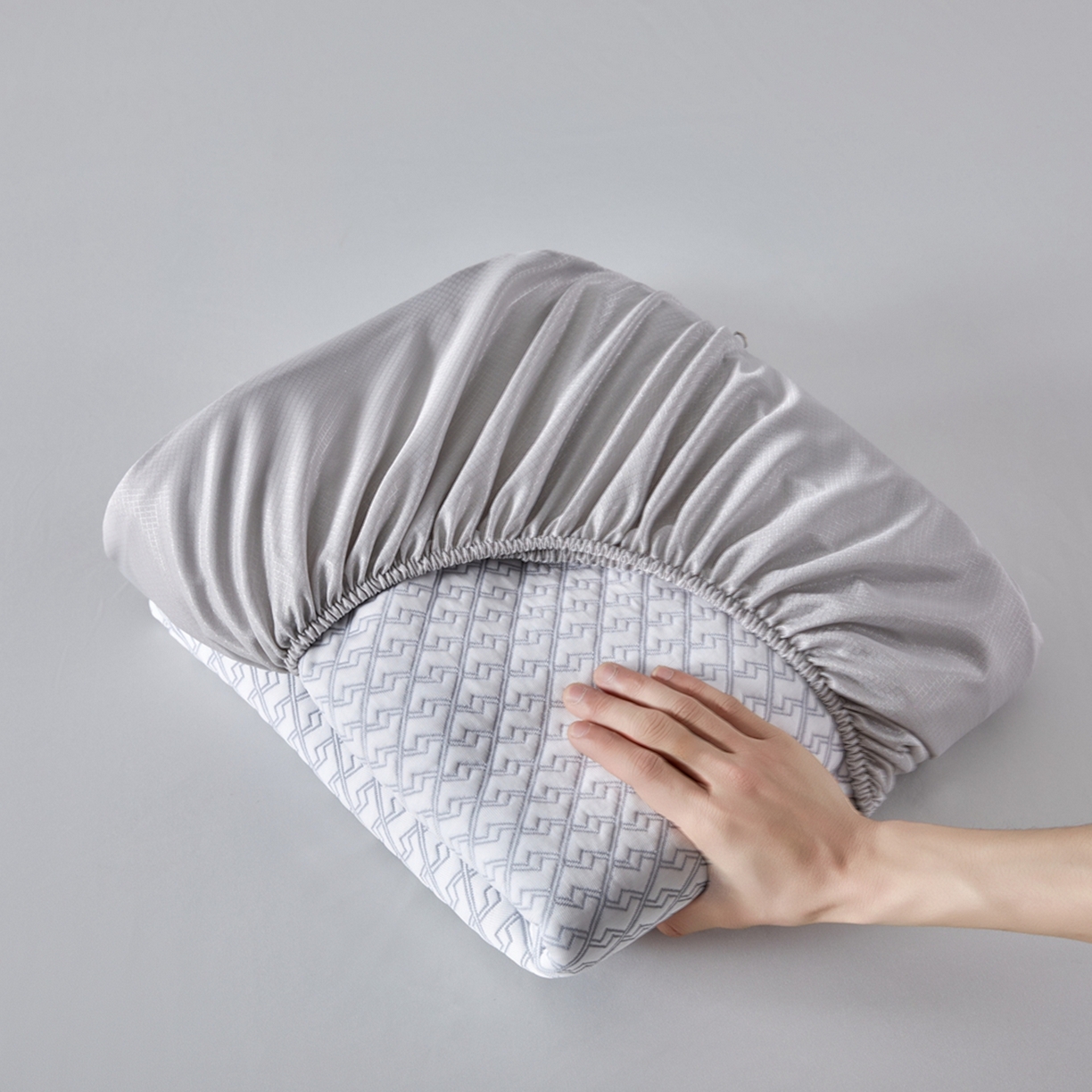 91家纺网 家纺一手货源 找家纺 满座家居 2026新款乙纶高冰凉感高分子PE凉席床笠款冰丝席三件套 简奢