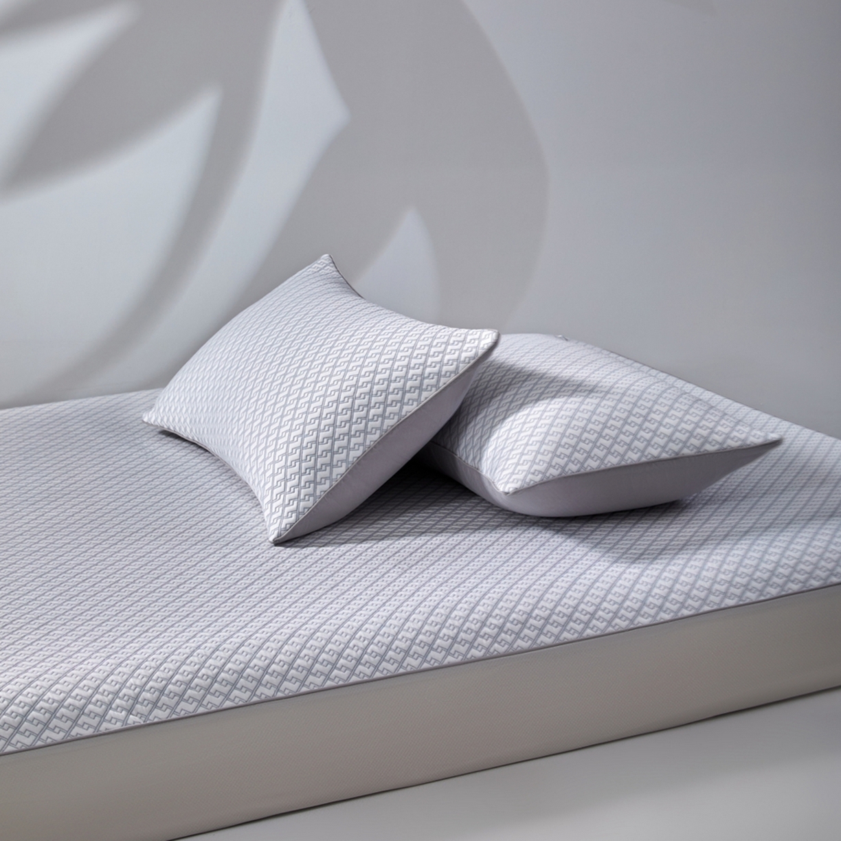 91家纺网 家纺一手货源 找家纺 满座家居 2026新款乙纶高冰凉感高分子PE凉席床笠款冰丝席三件套 简奢