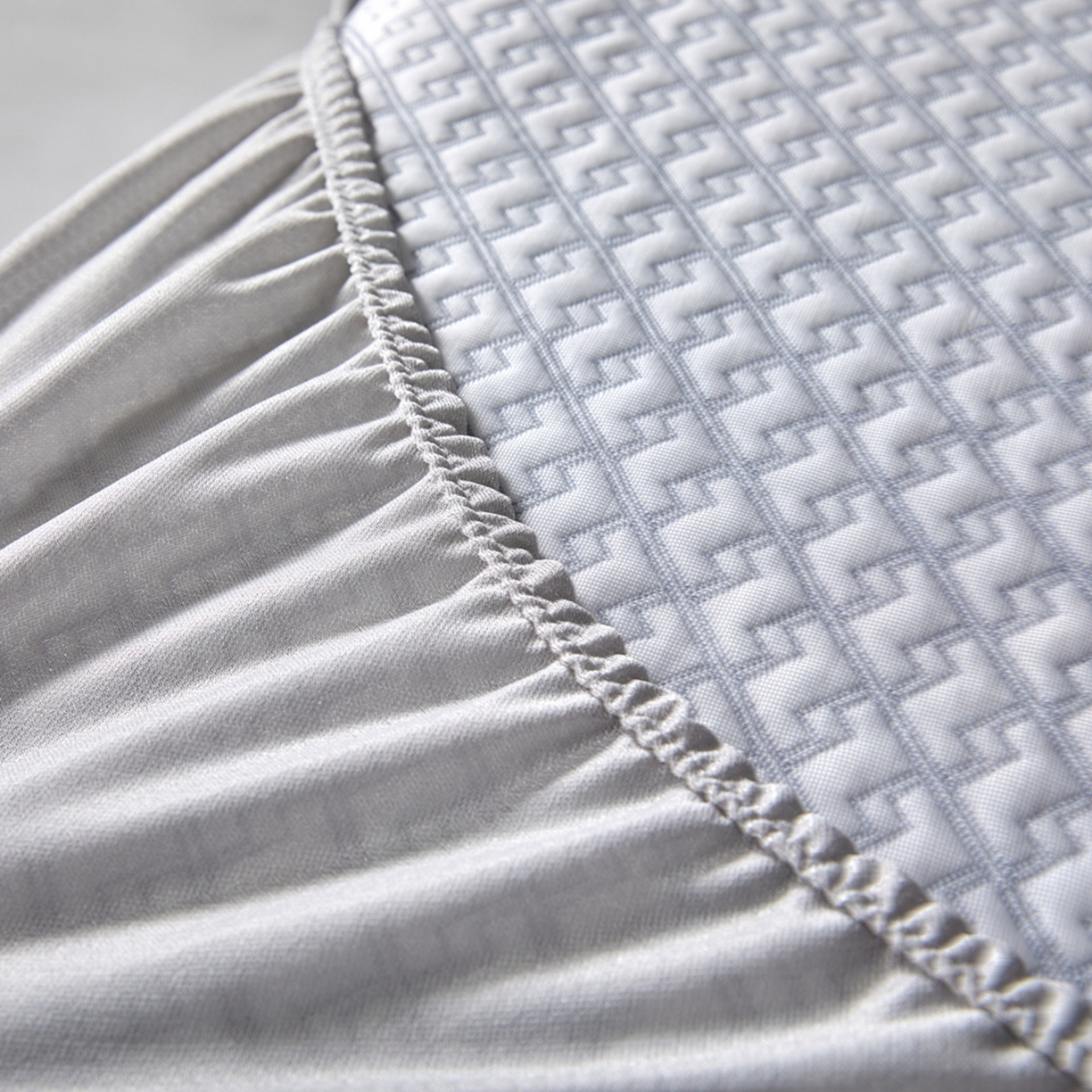 91家纺网 家纺一手货源 找家纺 满座家居 2026新款乙纶高冰凉感高分子PE凉席床笠款冰丝席三件套 简奢