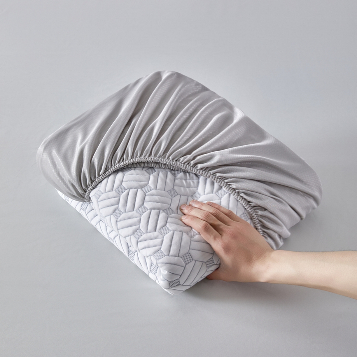 91家纺网 家纺一手货源 找家纺 满座家居 2026新款乙纶高冰凉感高分子PE凉席床笠款冰丝席三件套 清澜