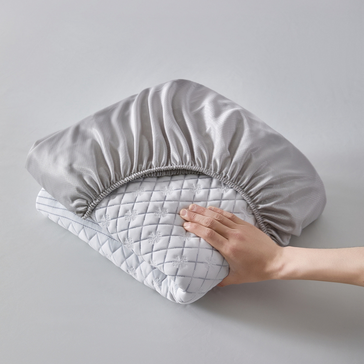 91家纺网 家纺一手货源 找家纺 满座家居 2026新款乙纶高冰凉感高分子PE凉席床笠款冰丝席三件套 铂雅