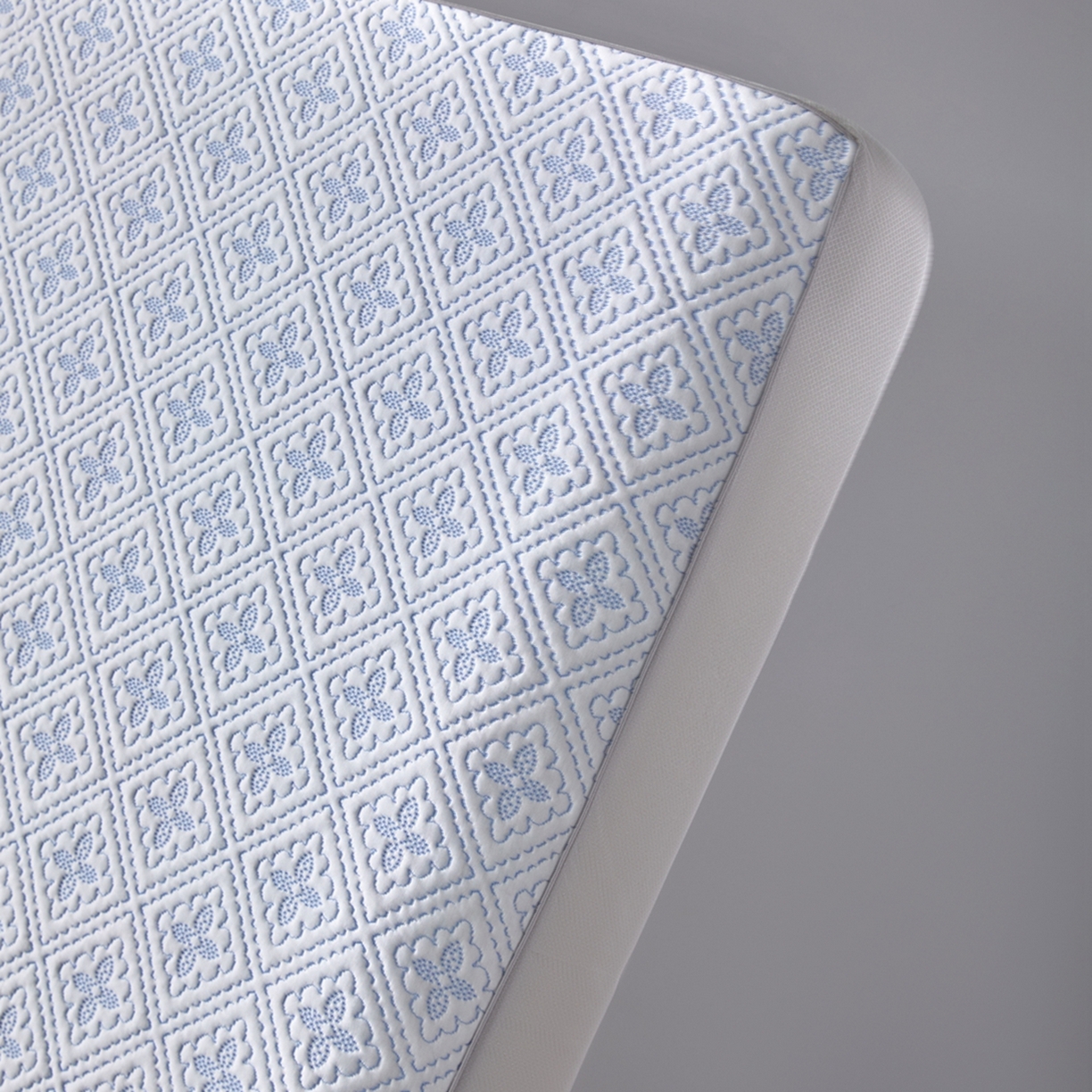 91家纺网 家纺一手货源 找家纺 满座家居 2026新款乙纶高冰凉感高分子PE凉席床笠款冰丝席三件套 芸禧