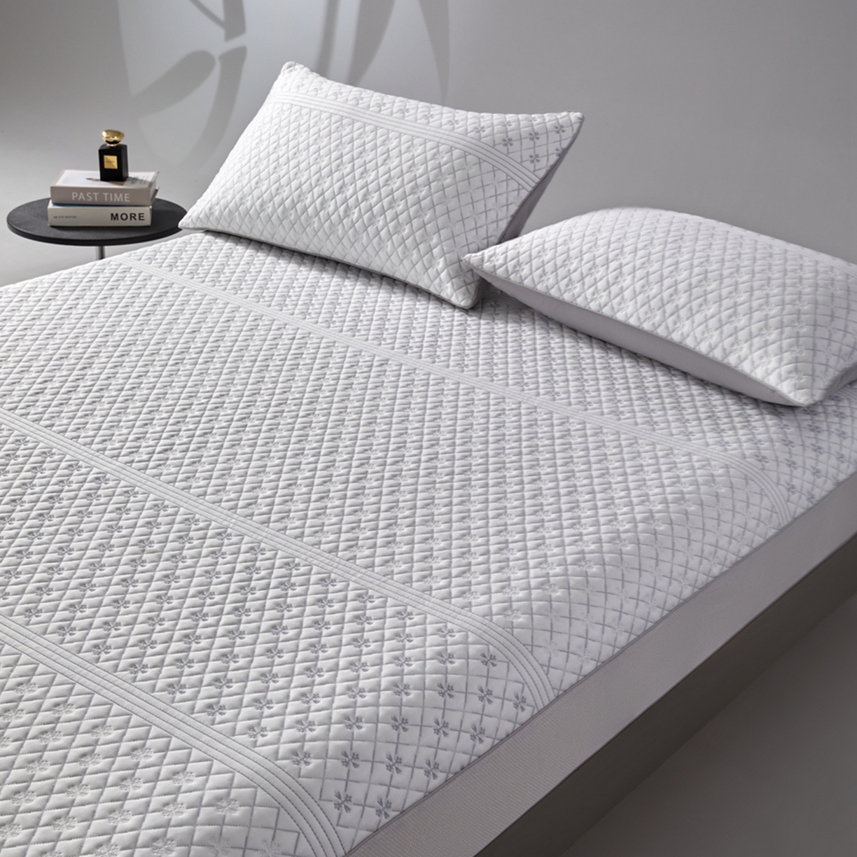 91家纺网 家纺一手货源 找家纺 满座家居 2026新款乙纶高冰凉感高分子PE凉席床笠款冰丝席三件套 铂雅