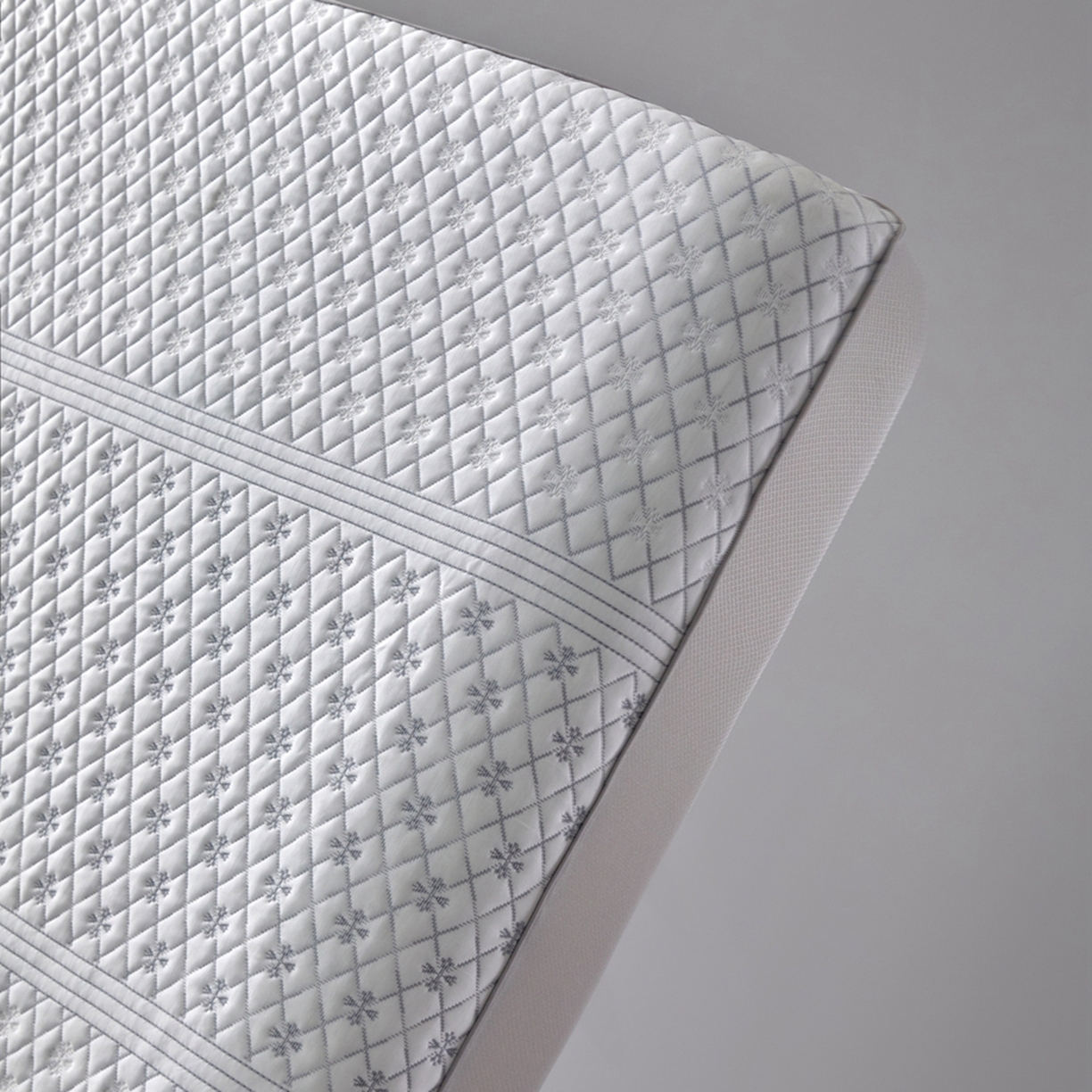 91家纺网 家纺一手货源 找家纺 满座家居 2026新款乙纶高冰凉感高分子PE凉席床笠款冰丝席三件套 铂雅