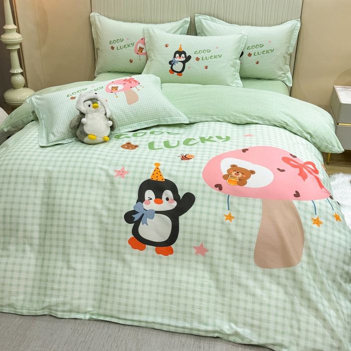 91家纺网 家纺一手货源 找家纺 红日子纺织品 2026新款13070全棉纯棉数码印花大版印花四件套 幸运蓝格-绿